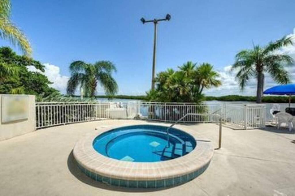 Sea Spray, Studio 114, Beach Steps Away! Pool+Wifi Ruskin Eksteriør billede